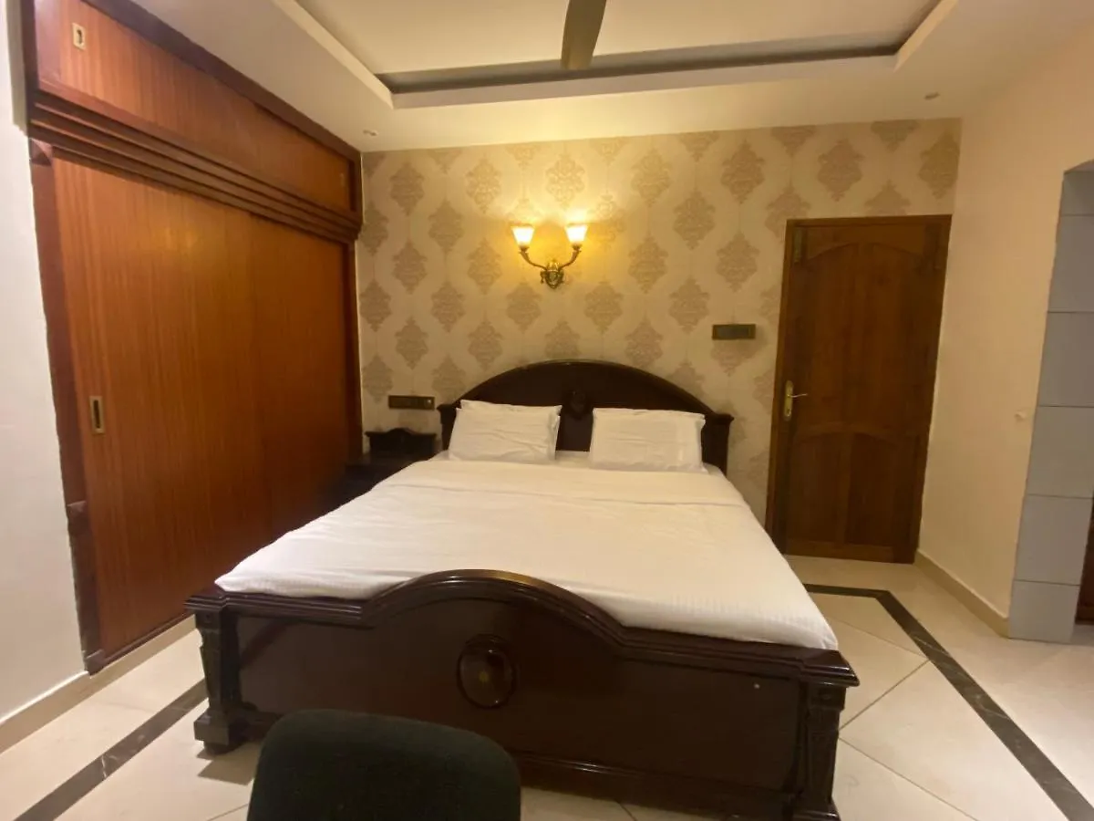 Queen'S Thiruvananthapuram Indie